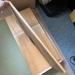 木の板数枚の画像