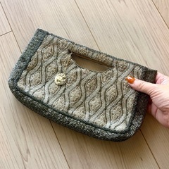 ビーズ刺繍が美しいおでかけ用バッグの画像