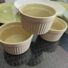 食器 まとめ 大皿 ココットなど９点の画像
