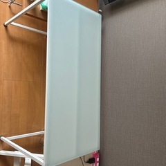 ガラス製テーブルの画像