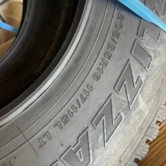 タイヤ未使用品185/85r16の画像