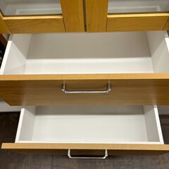 【リユ-スのサカイ広島石内店】ジモティ割/2枚扉食器棚/クリ-ニング済み/HG-6967/広島市　家具　HG-6966/中区　家具　佐伯区　家具　南区　家具　西区　家具　東区　家具　中区　家具　安佐南区　家具　安佐北区　家具　安芸区　家具　府中町　家具　海田町　家具　熊野町　家具　坂町　家具の画像