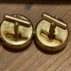 ネクタイピンとカフスボタンセットの画像