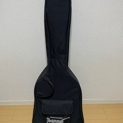 エレキベースと小物の画像