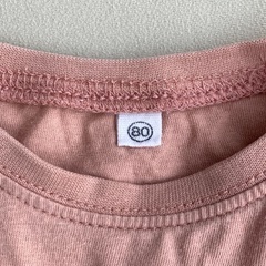 【80サイズ】くすみピンク×ドット柄 半袖Tシャツの画像