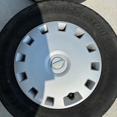 NISSAN純正ホイールとホイールキャップ(タイヤはおまけ)の画像