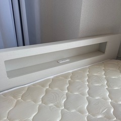 シングルベッド、マットレス付きの画像