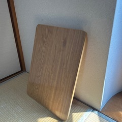 折りたたみテーブルの画像