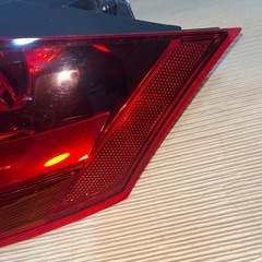 Audi アウディ 8J TT純正 LED テールレンズ テールランプ テールライト 右側のみ 8J0 945 096Cの画像