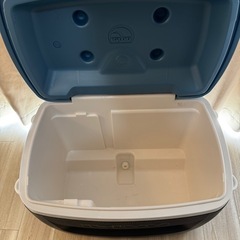 Igloo MaxCold Breeze クーラーボックス（58L・キャスター付き）の画像