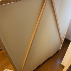 白い本棚の画像