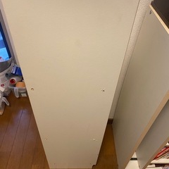 白い本棚の画像