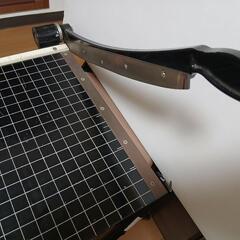ペーパーカッター　裁断機の画像