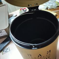 ❤【代理出品】❤ゴミ箱❤綺麗な状態です😅🙏❤2,000円ぐらい購入と言ってます😊の画像