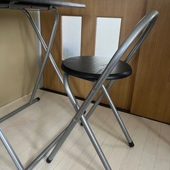 テーブル椅子セットの画像
