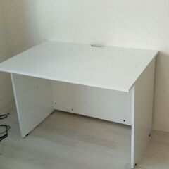 仕事用デスクの画像