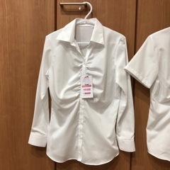 新品タグ付　白のYシャツの画像