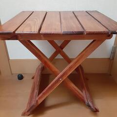 折り畳み式木製テーブルの画像