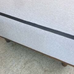 オットマン 67×67×37 ベージュ系 木脚 ファブリック 一部革 アイボリー 布 足置き スツール 札幌 西野店の画像