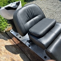 シャンプーチェアー　電動リクライニング式　中古の画像