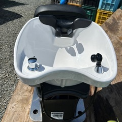 シャンプーチェアー　電動リクライニング式　中古の画像