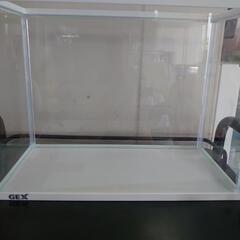 🉐中古・美品【2個セットで🎁1️⃣2️⃣付き】GEX マリーナスリム Sサイズ、Lサイズ 水槽ホワイトの画像