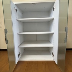 食器棚の画像