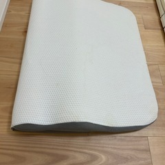 ニトリ　肩まで枕　3年使用。の画像