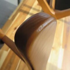 未使用/新品　訳あり特価　定価68,999円　ダイニングチェア 単脚 お掃除ロボット対応 ハンギングOK 完成品 ハーフアーム 肘付き お掃除ロボット対応 無垢材 食卓椅子の画像