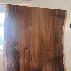 モンキーポッドダイニングテーブルの画像