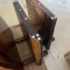 モンキーポッドダイニングテーブルの画像
