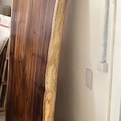 モンキーポッドダイニングテーブルの画像