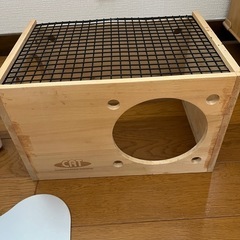🐰 うさぎ用 3点セット（陶器トイレ・木製ハウス・ひんやりアルミプレート） の画像