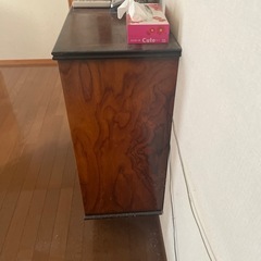 ガラス扉の家具の画像