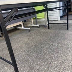 会議用テーブルの画像