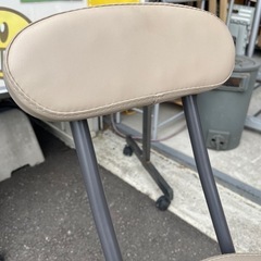 ニトリ フォールディングチェア ボンベイ モカ 折りたたみチェア 椅子 イス 合皮革張り 中古品 ③の画像