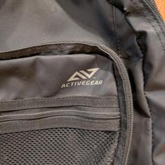 黒のバックパックの画像