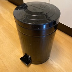 ゴミ箱の画像