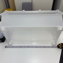 収納ボックスと部品入れの画像