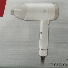 新品　未使用　ヴィダルサスーン ヘアドライヤー  白　VSD-1240/WJの画像