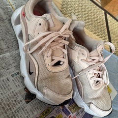 Nike スニーカー　ピンクの画像