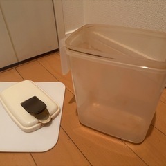 冷水筒とまな板の画像