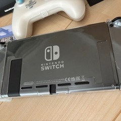 Nintendo Switch バッテリー強化版とソフト3つの画像