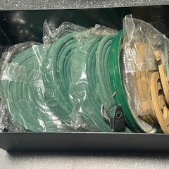 蚊取線香の容器と蚊取線香の画像