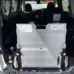 シエンタ　2万キロ走行　車イス使用の画像