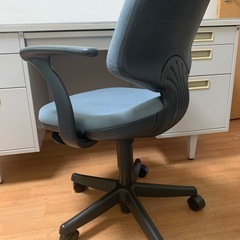 値下げしました！ KOKUYO 2セット　両袖事務机　イス付き　の画像