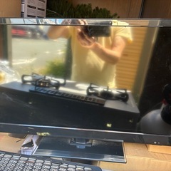 LPガステーブルと24型液晶テレビの画像
