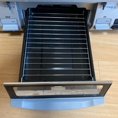 LPガステーブルと24型液晶テレビの画像