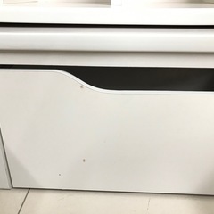 テーブル引き出し付き収納棚の画像