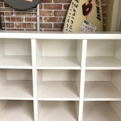 テーブル引き出し付き収納棚の画像